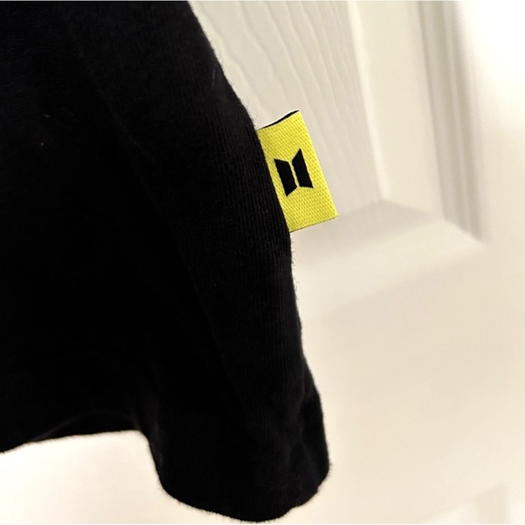 House of BTS Mic Drop tee - Picture 5 of 6